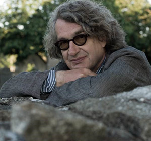 <span>Wim Wenders</span><i>→</i>